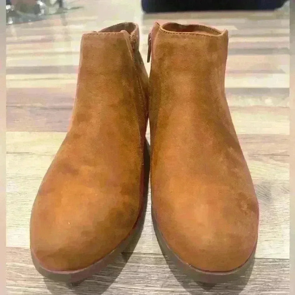 Size 9 Shoeland Faux Vegan Leather Zip Up Heeled Booties - Picture 2 of 5